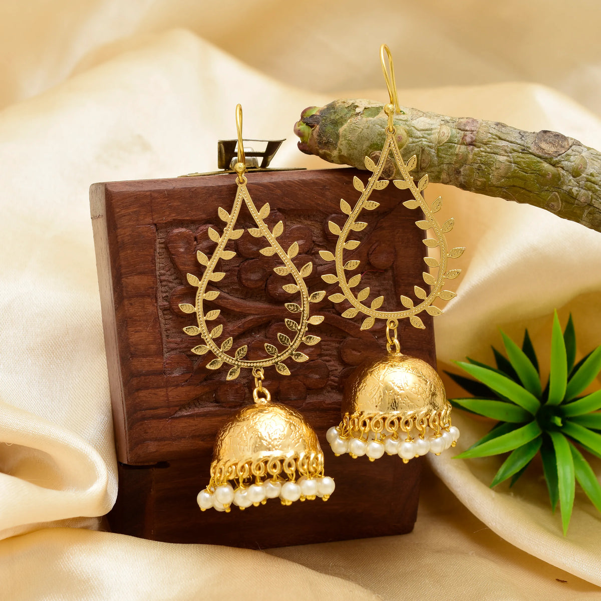 EARRING